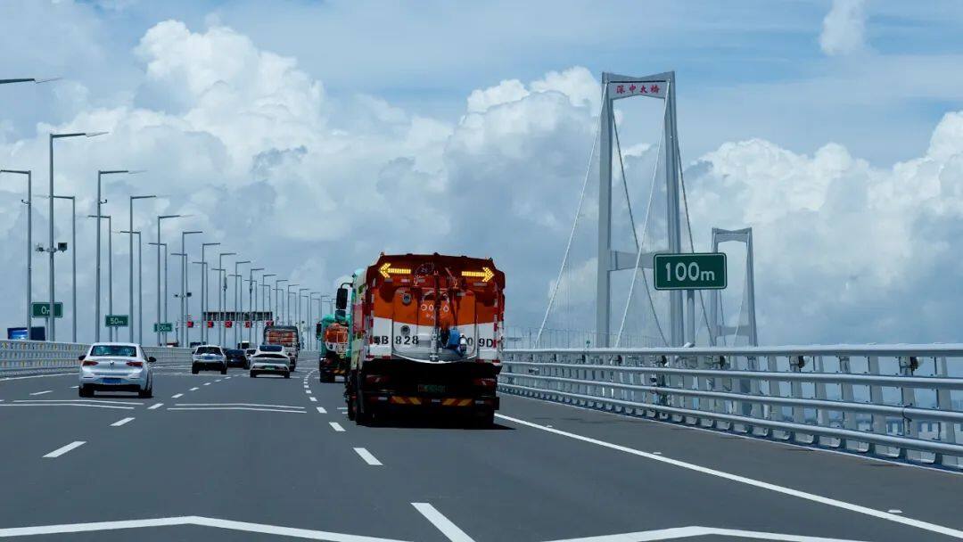 深中通道通車(chē)，盈峰環(huán)境掃路車(chē)護(hù)航國(guó)家重大工程