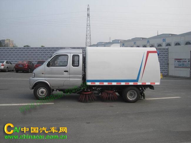 深度解析DFD5022TSL華神牌掃路車(chē) 城市清潔的得力助手